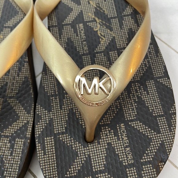 Michael Kors Flip Flops Size 8 - Picture 2 of 7